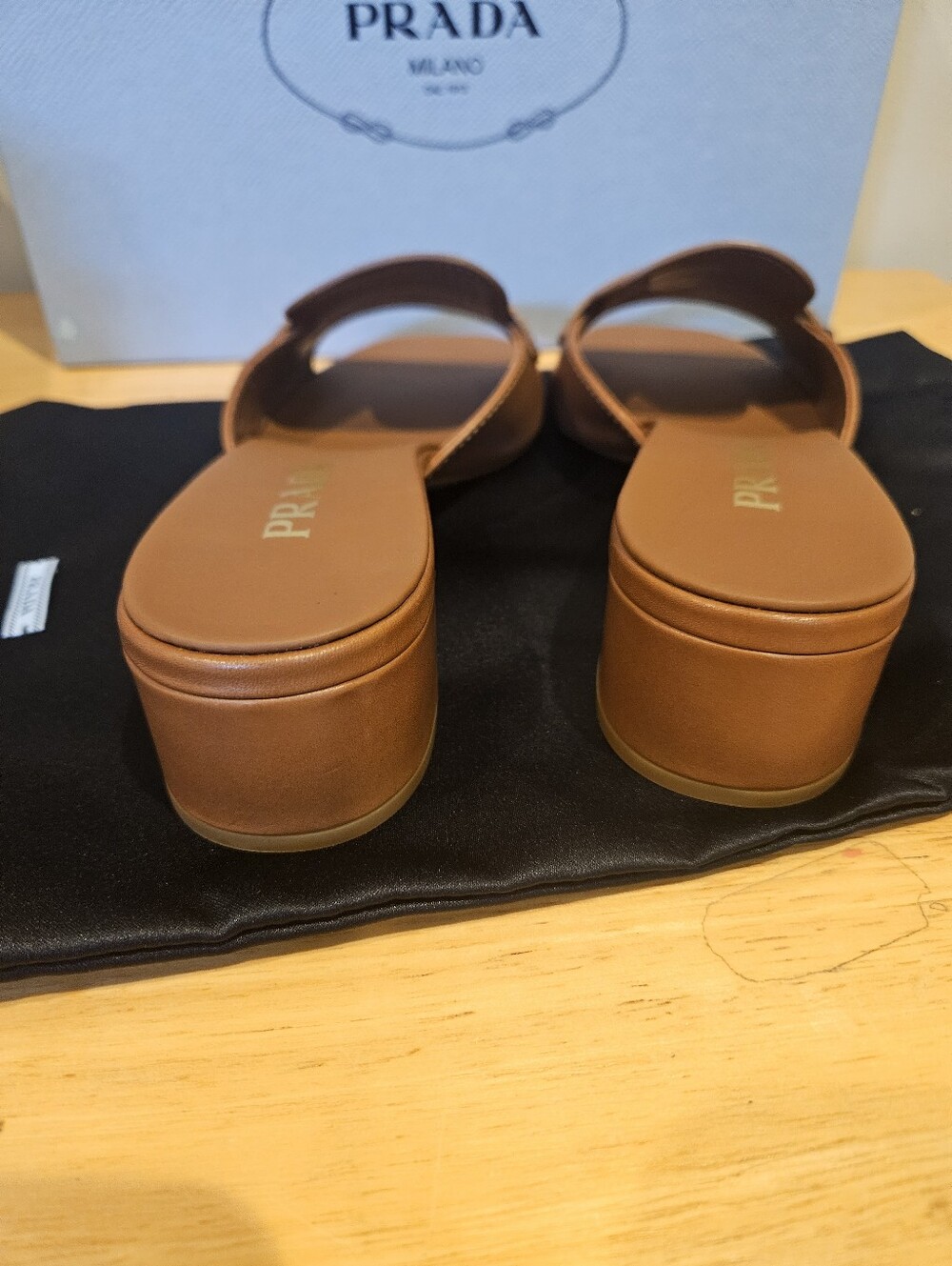 $1,120 Prada Leather Slide Sandals Brown 35mm Logo-Stamp EU 37 US 7 BNIB - Picture 9 of 9